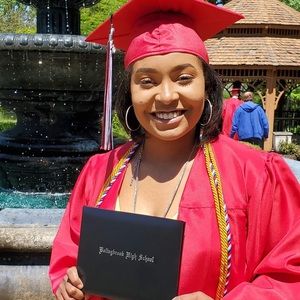 Meet your Posher, Amaris